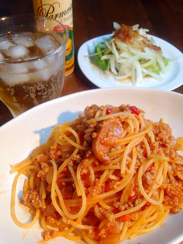 お家ランチ❤︎タバスコひぃひぃミートパスタ＆アボカドオニオンサラダ＆アップルタイザー|ちなみんさん