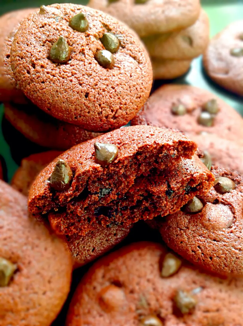 Snapdishの料理写真:My first red velvet chocolate chips cookies😍|🍃aeyafternoon🌾さん