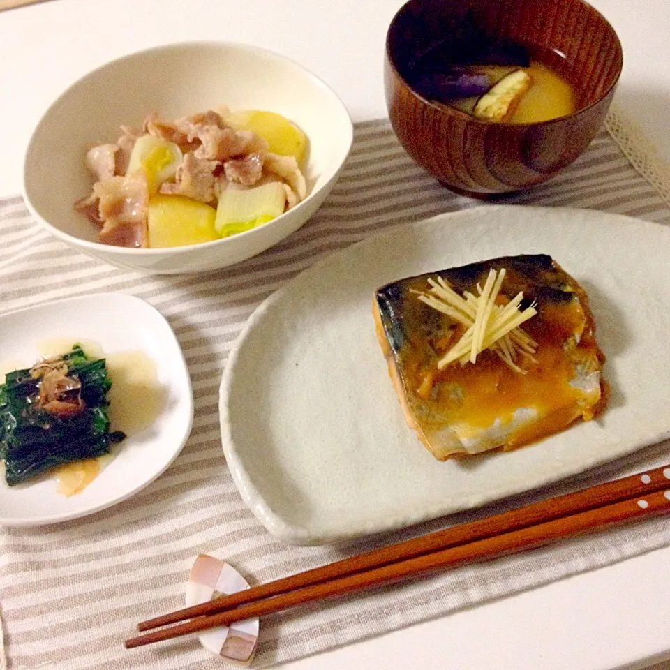 サバの味噌煮・塩肉じゃが・ほうれん草のおひたし・お味噌汁(焼き茄子)|Accaさん