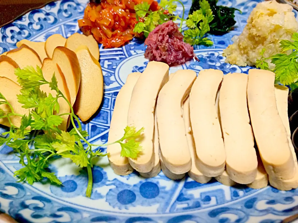 左)中華材料の干豆腐  右)自家製味噌漬け豆腐 どちらもチーズみたくて大好きな品 日本酒とワインに合います|佐野未起さん