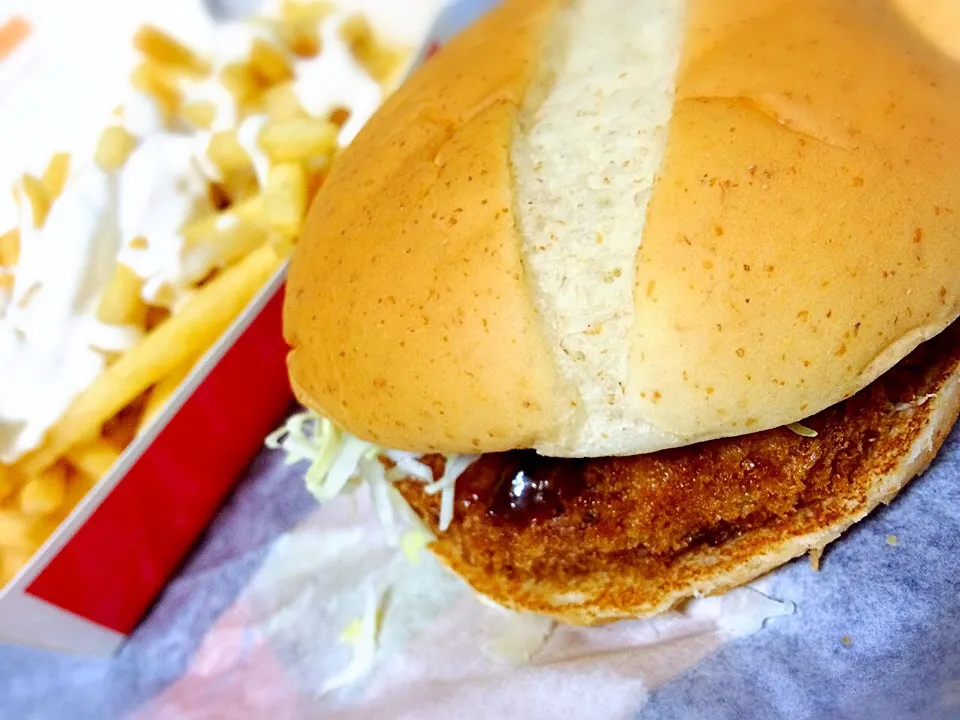 🍔とんかつマックバーガーと🍟クラシックフライ クアトロチーズ|たまこっこさん