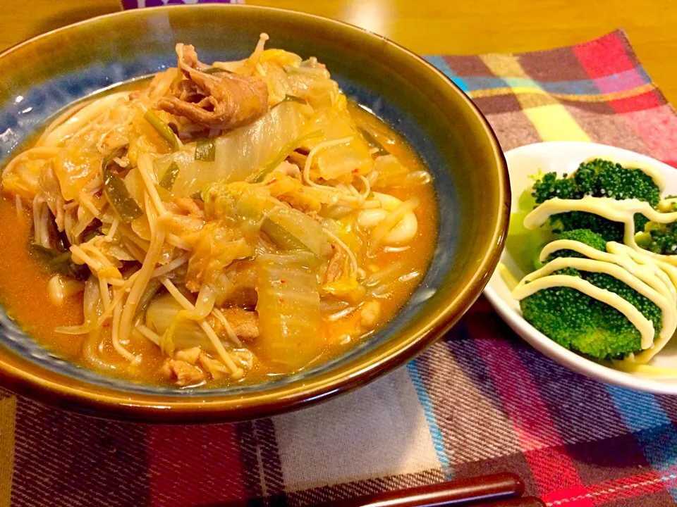 キムチうどんで夕食🍲🍜|かずみさん