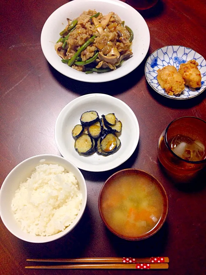 エリンギと牛バラの野菜炒め&ナスの素揚げ&里芋の味噌汁💓|あゆかさん