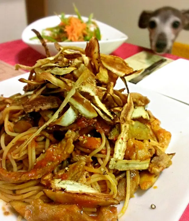 Snapdishの料理写真:イベリコ豚と牛蒡のトマトソース スパゲッティ|ふぃるまめんとさん