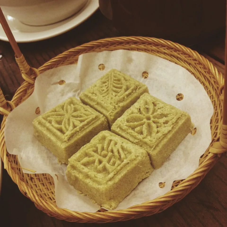 Snapdishの料理写真:Green Bean Cake#みどりまめ菓子|Guさん