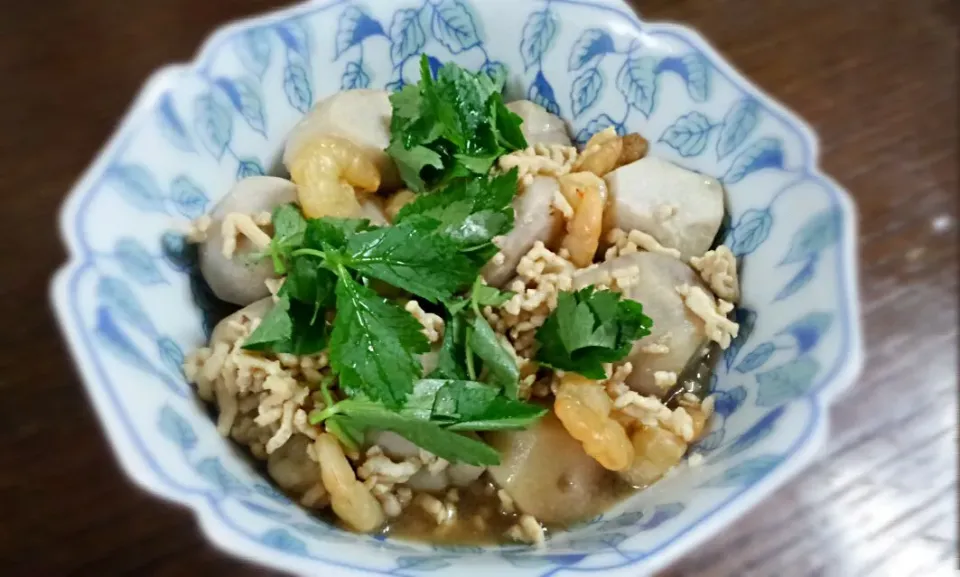 里芋、海老、鶏挽き肉の煮物|Tomoko Yoshidaさん