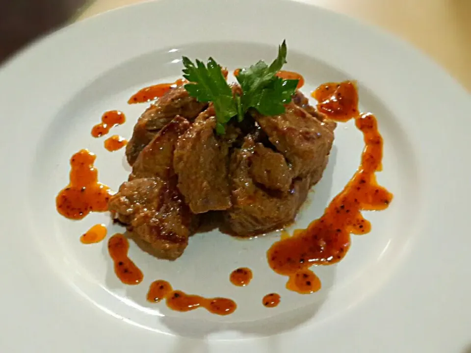 beef tender serve with bbq sauce|David Kristiantoさん