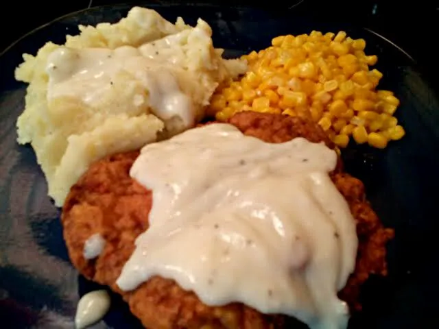 Snapdishの料理写真:#Dinner At My Friend Home she made #CHICKEN Fried Steak with a Creamy Gravy :-) I did some #Quick and easy Garlic Mashed Potatoes and Corn 🌽 💚 🌽 We #Eat #Love #|Alisha GodsglamGirl Matthewsさん