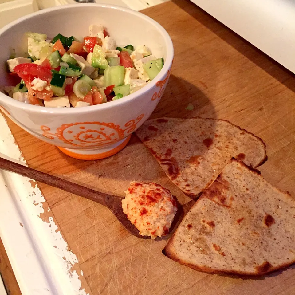 Chilled Tofu scramble with cucumber, avocado, green onions and tomato. With a side of toasted whole wheat tortilla with homemade hummus.|victoria valerioさん