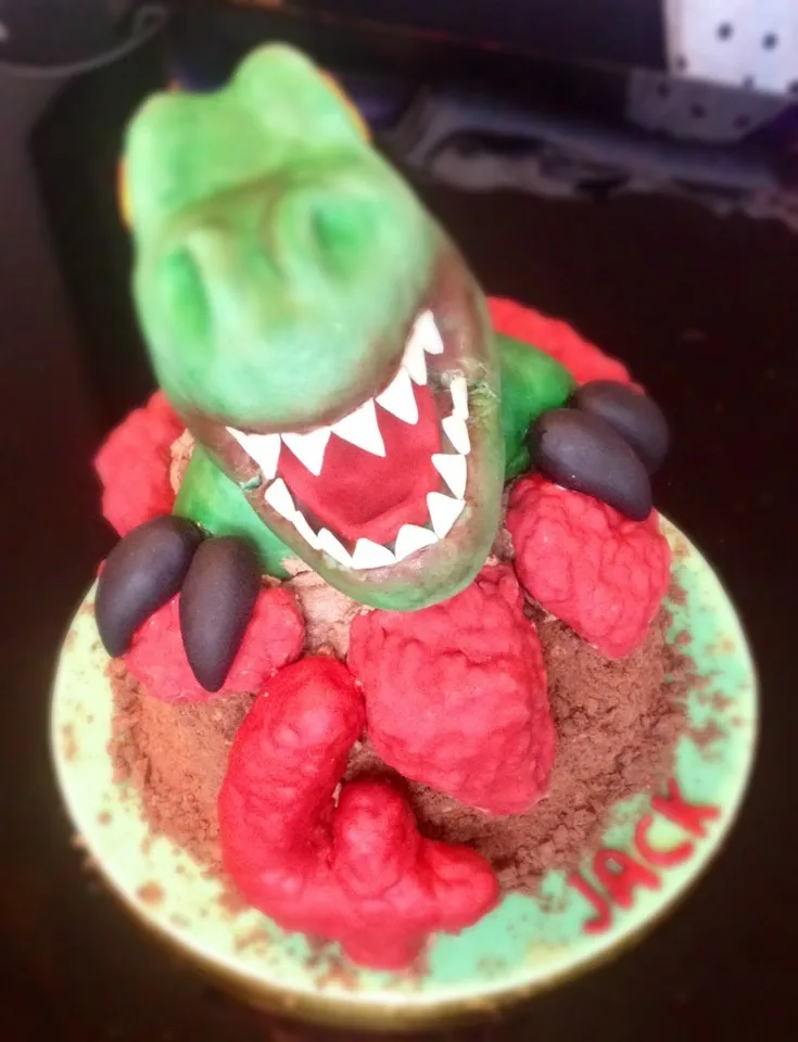 Dinosaur Cake|Sugardaddy Rocksさん