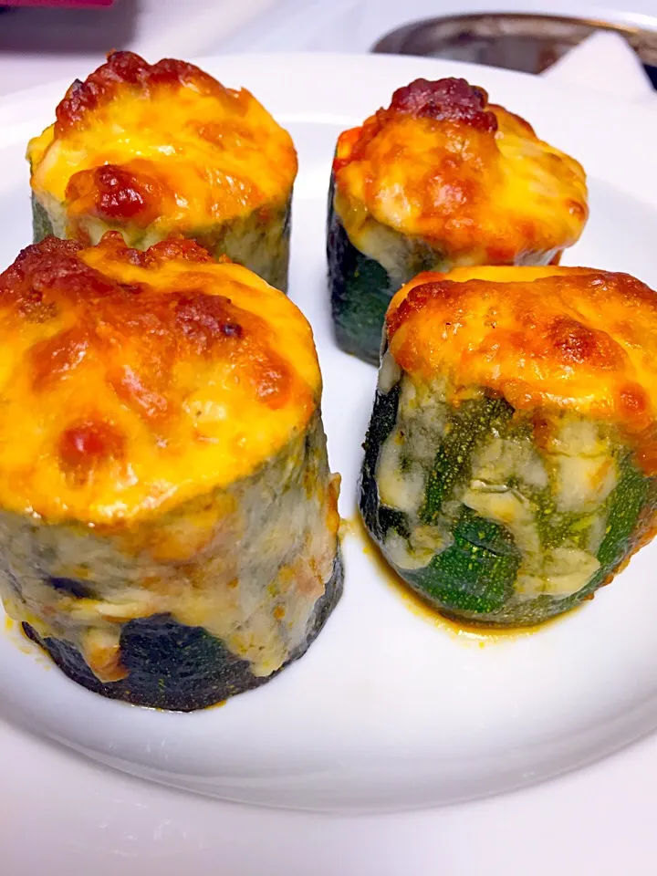 Meat, tomato and Mozzarella stuffed Zucchini cups|jennyさん