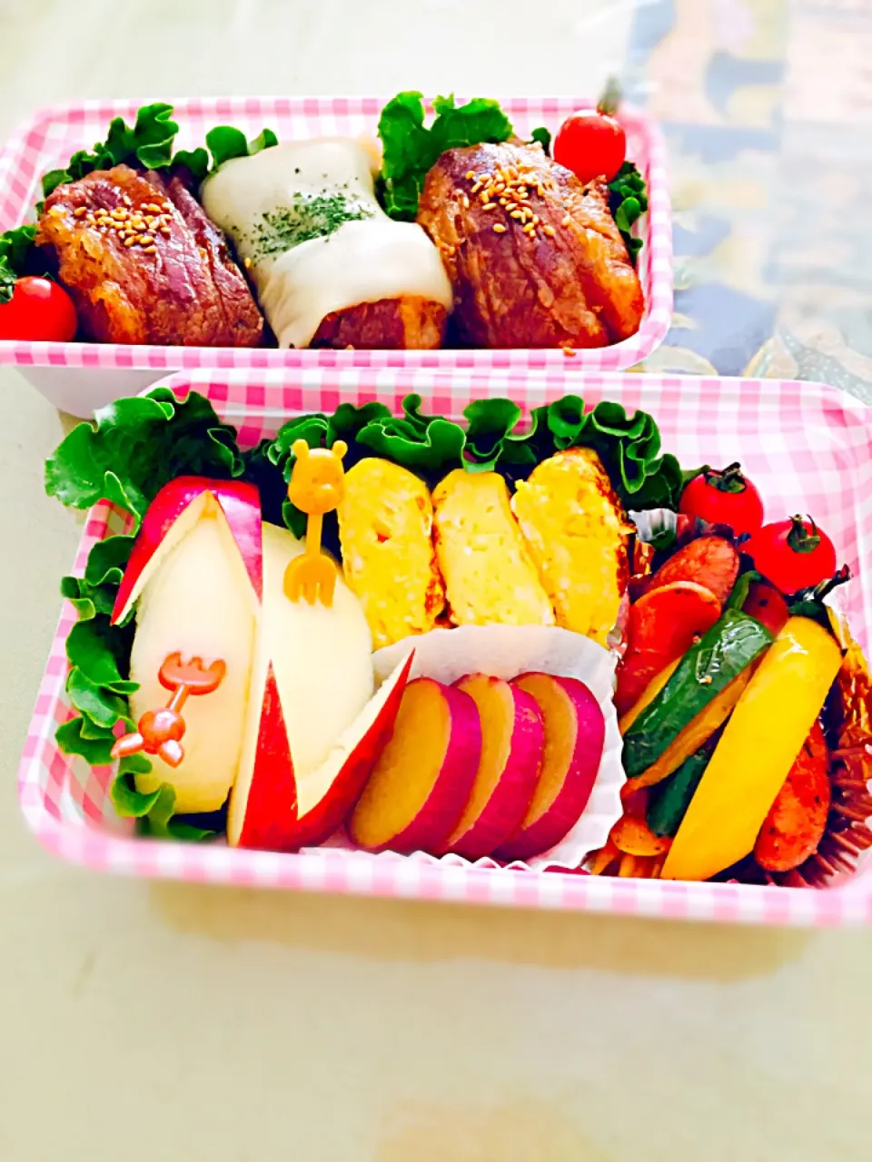 Snapdishの料理写真:肉巻きおにぎり弁当|Ruriko Okadaさん