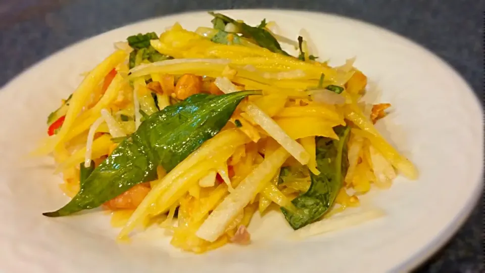 mango and jicama salad|Jiraphon Gさん