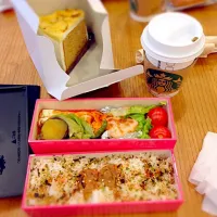 Snapdishの料理写真:ランチ・初おろし弁当箱|ブーブーようさん