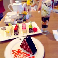 Snapdishの料理写真:Red velvet oreo🍰|AngelinaHwangさん