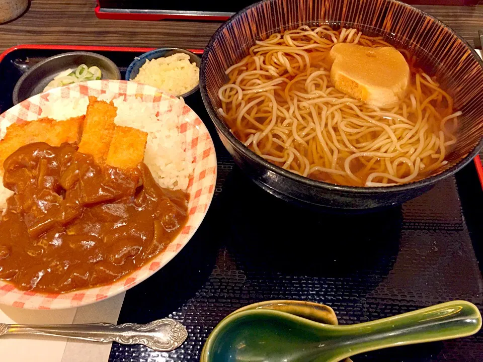 カツカレー定食のカツカレーがかわいい。|tsuyoshiさん