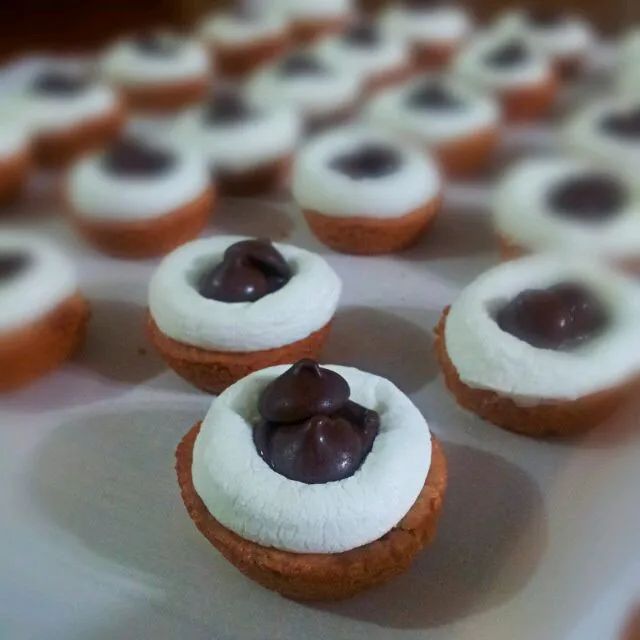 S'mores Mini Cupcakes|Daphney Lewさん