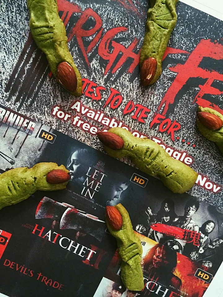 Happy Halloween - matcha witch finger cookies|12Dragonさん