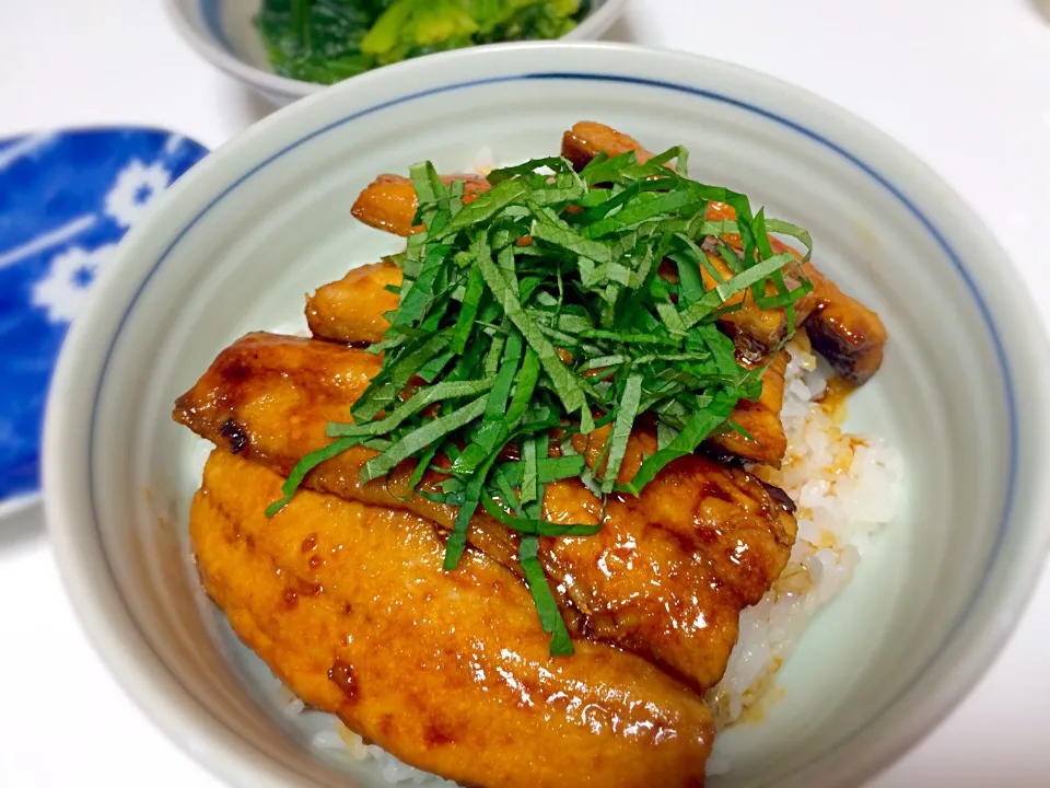 Snapdishの料理写真:秋刀魚の蒲焼き丼|しーさん