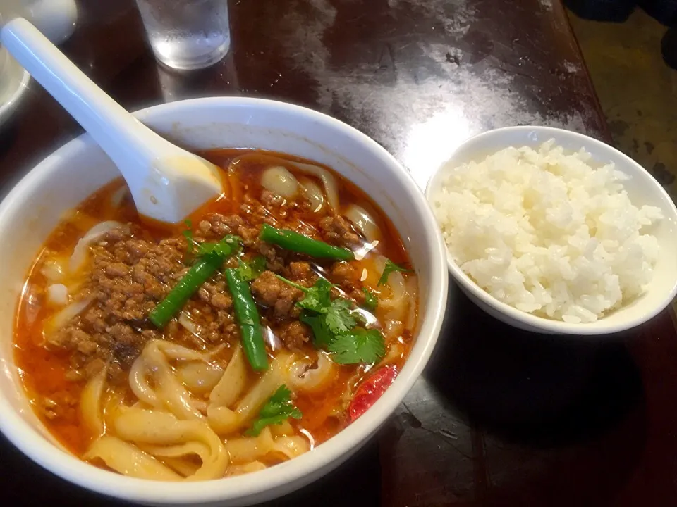 実は半ライスもオーダー(^^;;最後に残ったスープで肉そぼろ雑炊！美味しかったな(^｡^)|Motoaki Ebisuiさん