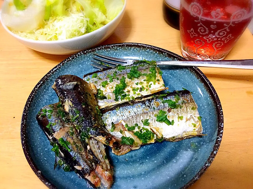 秋刀魚を食べたくて、でもスパークリングワインを飲みたいので、ガーリックソテーにしてみました。|たまこっこさん