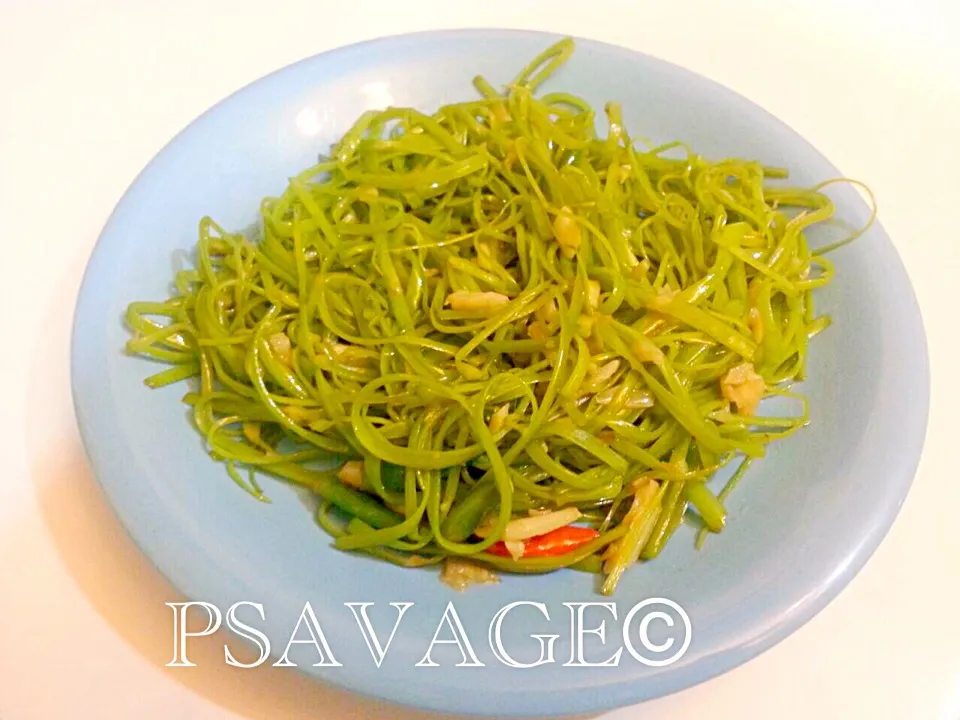 Snapdishの料理写真:Stir Fried Morning Glory|PSAVAGEさん