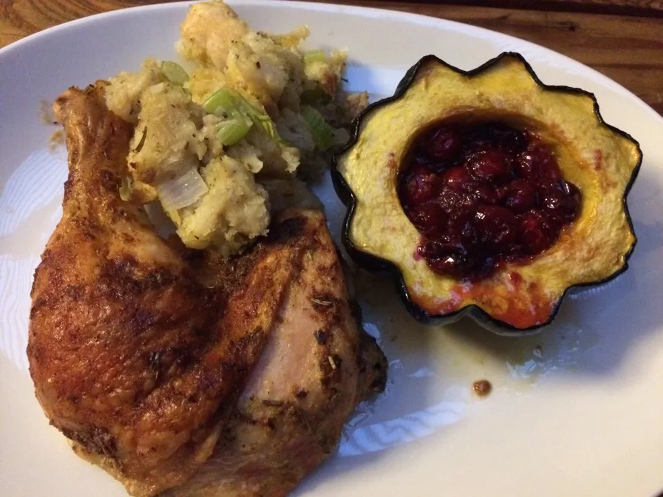 Roasted chicken, stuffing, acorn squash with cranberry|Trisha & Patさん