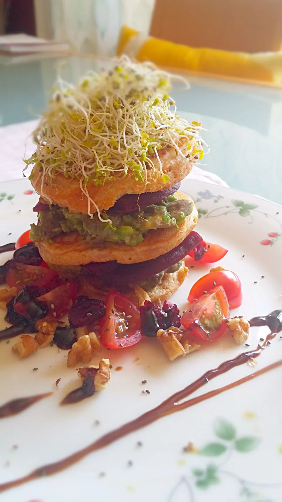 Sweet & fresh mini tomato n beetroot  pancake with avocado, alfalfa, chia seed,walnuts, organic dried raspberry, balsamic vinegar @redaro #Healthy #Organic|noriko takiyama のりねぇですさん