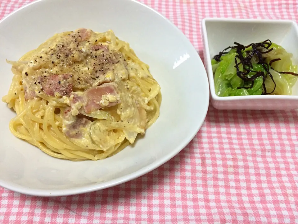 カルボナーラ、レタスと塩昆布のサラダ|ゆちさん