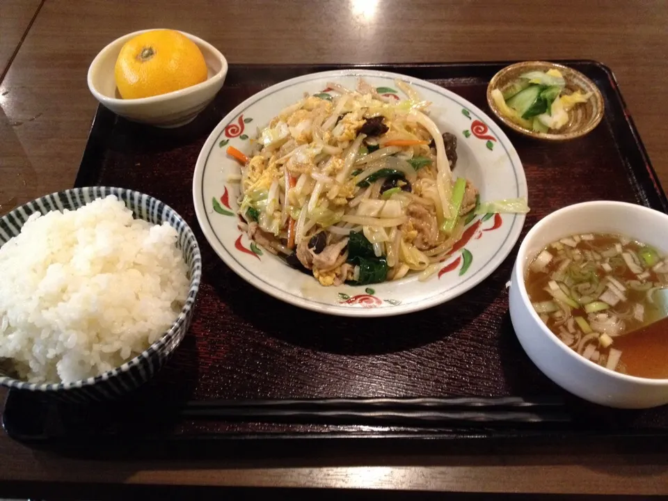 Snapdishの料理写真:肉・野菜・玉子炒め定食|おっちさん