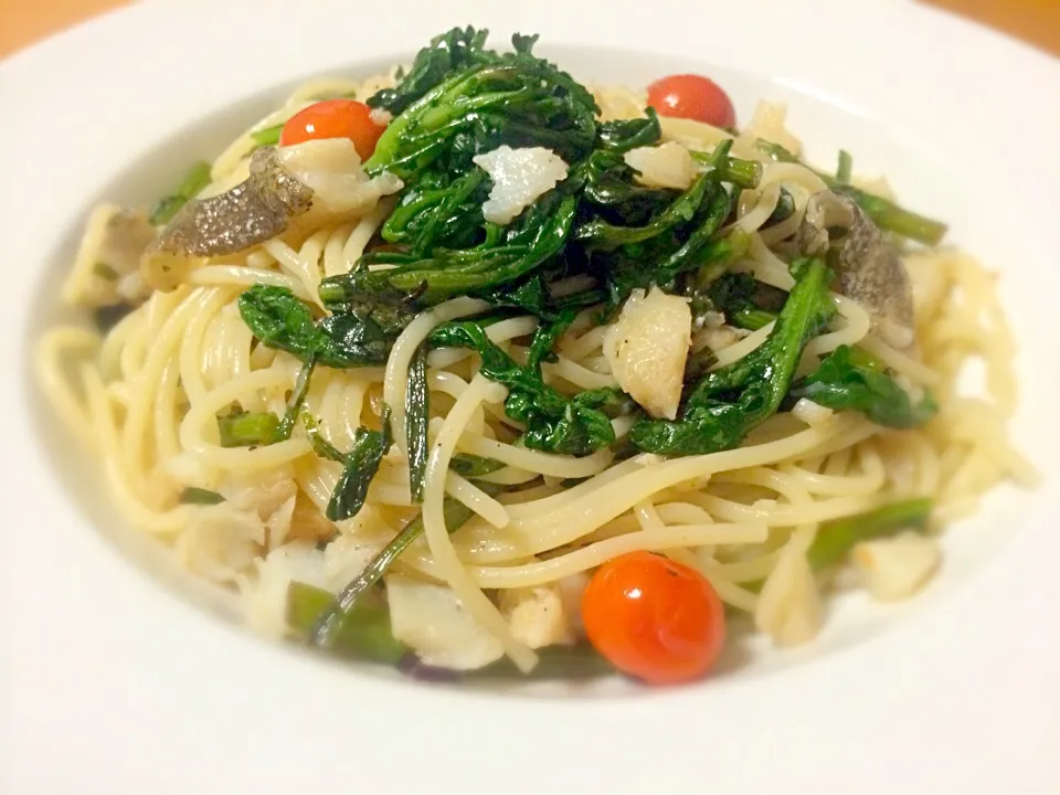 Snapdishの料理写真:Garland chrysanthemum &codfish pasta|Masakiさん