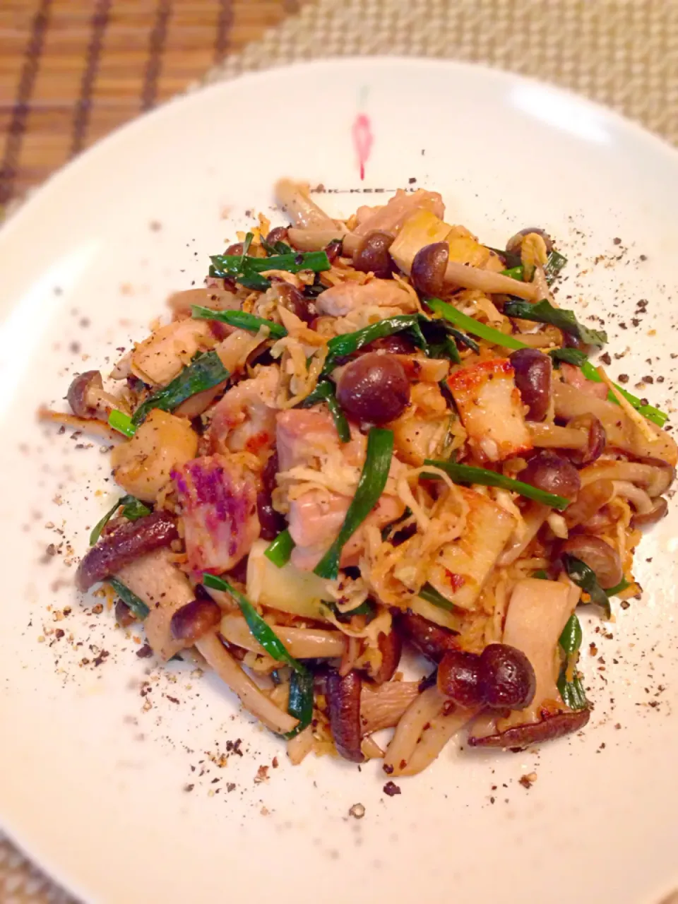 Snapdishの料理写真:きのこと鶏肉、切り干し大根のバターじょうゆ炒め🍚|チョッパー＆ホヌさん