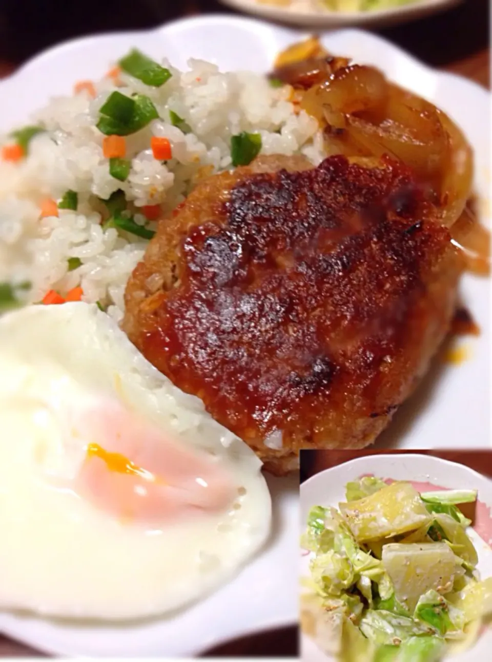 えのきハンバーグのロコモコプレート＆キャベツとおいものレモン風味サラダ🍋|まるちゃんさん