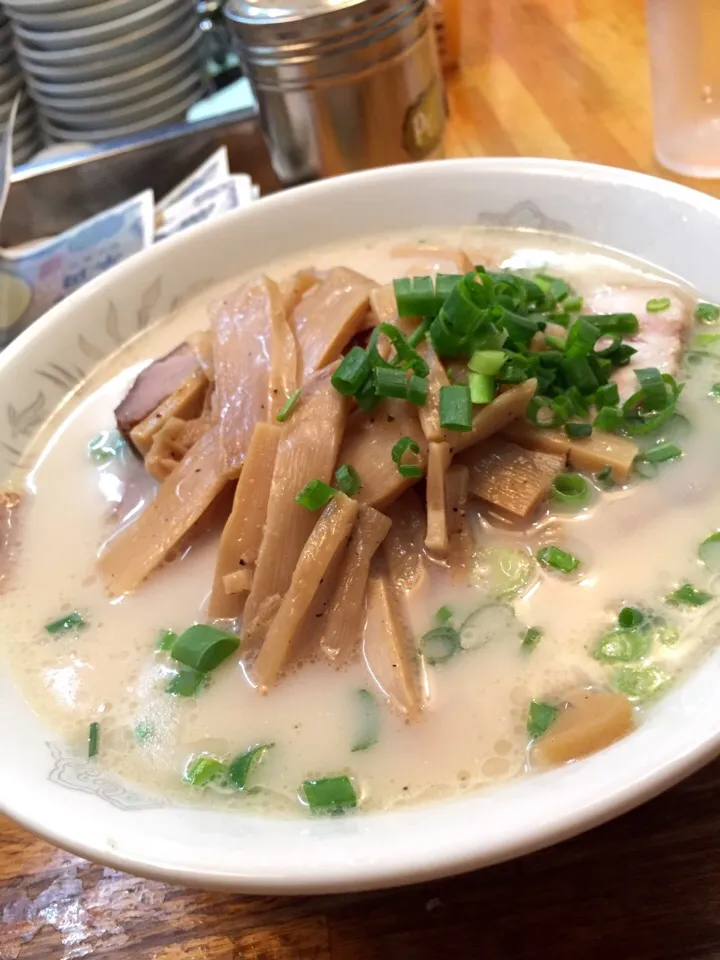 Snapdishの料理写真:✨とんこつ朝ラーメン✨|中さんさん