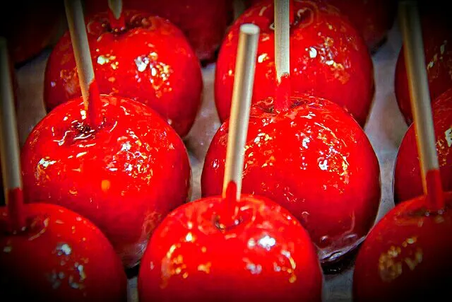 🍎🍃🍏🍃🍎Candied Apples for Fall Festival at the Church 😇🍃⛪🍃😇 These are with Granny Smith Apples for the Sweetness of Candy & Tartness of the Apple🍎🍃🍏🍃🍎We #Eat #Lov|Alisha GodsglamGirl Matthewsさん