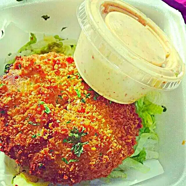 Snapdishの料理写真:Crab Cake on Top of Salad Greens with a Spicy Remoulade Sauce #Takeout from Mike Anderson's in Central Louisiana #Seafood🌊 💟 🌊|Alisha GodsglamGirl Matthewsさん