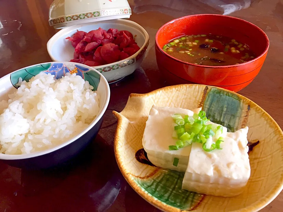 朝食 ご飯、豆腐、しじみ汁|Yoshihiro Asatsuさん