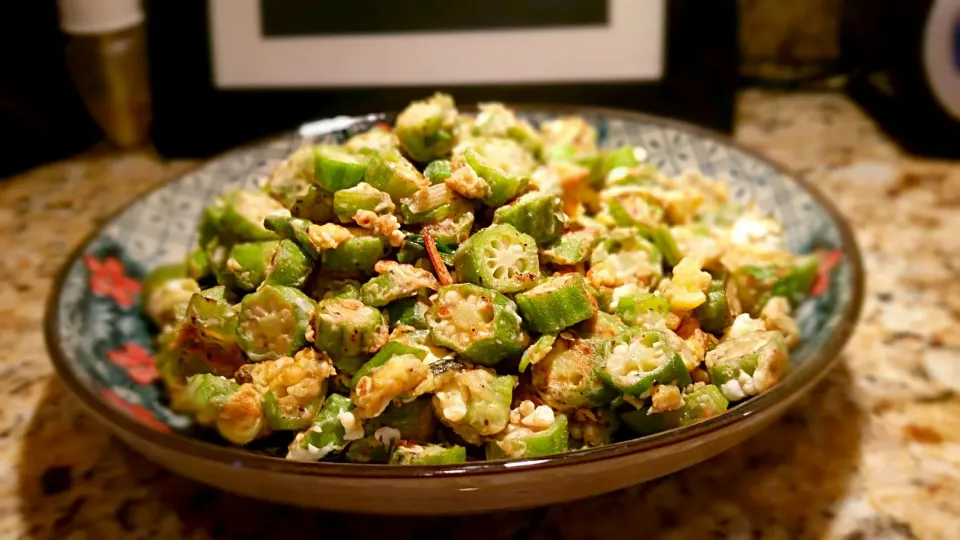 Okra stir fry with eggs!|Jihollandさん