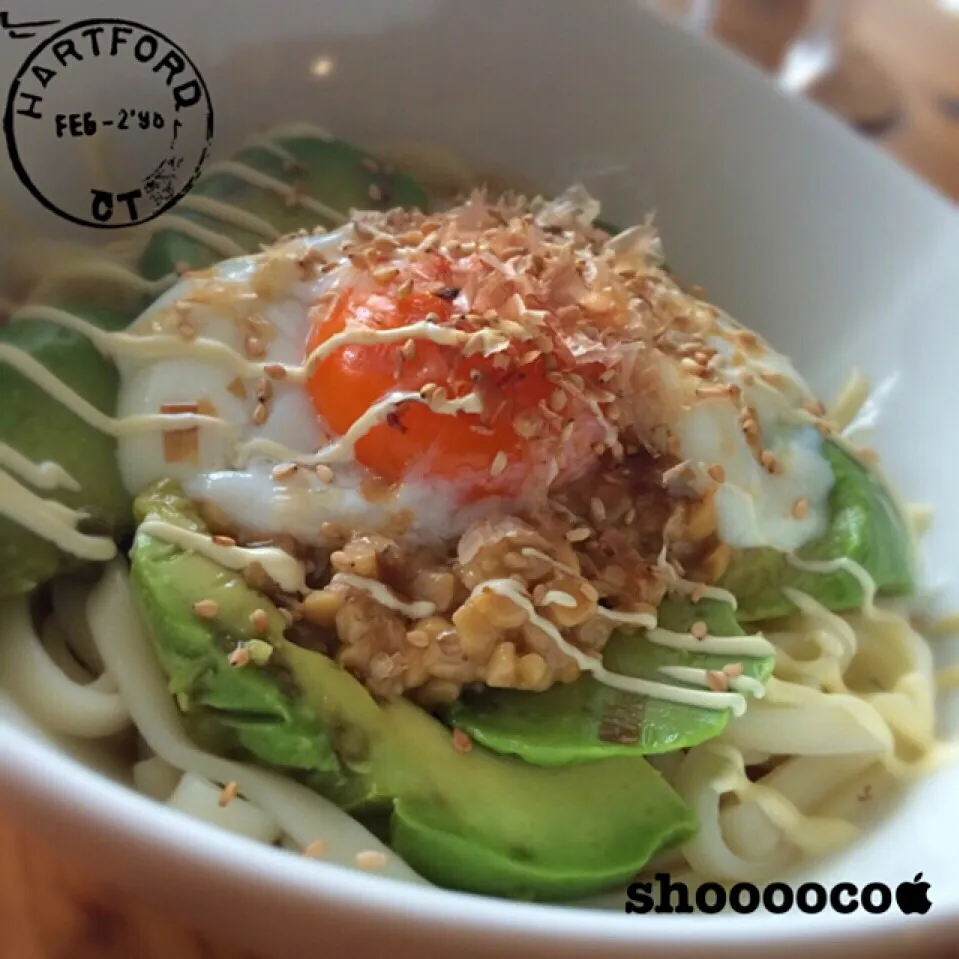 またもらいもん！アボカドと納豆のぶっかけうどん|shoooocoさん