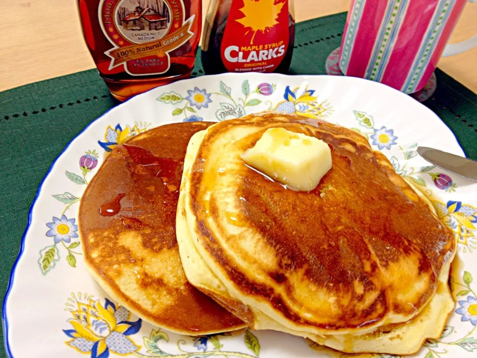 チョー寝坊の朝ごはんフルーツもなんにもないけど無性にパンケーキ食べたくってメレンゲから作って焼いたー☕😁|ちーねーさん