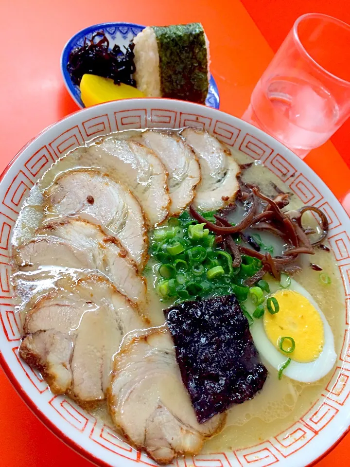 地元熊本県三角町の古亭ラーメンさんの焼豚ラーメン！とおにぎり^ ^|正垣克敏さん