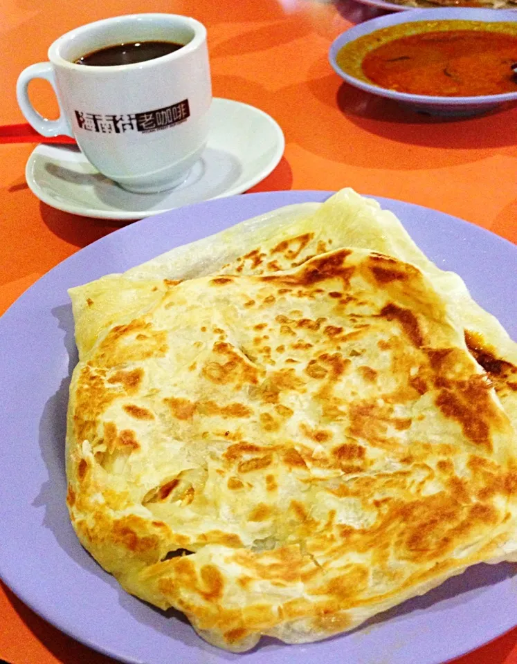 Snapdishの料理写真:Roti prata and kopi for brekkie|coxiella24さん