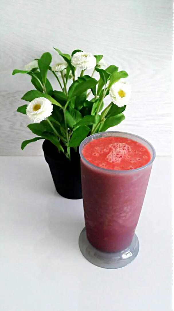 freshly blend watermelon and pear juice for hot weather!|Joannalyn Tingさん