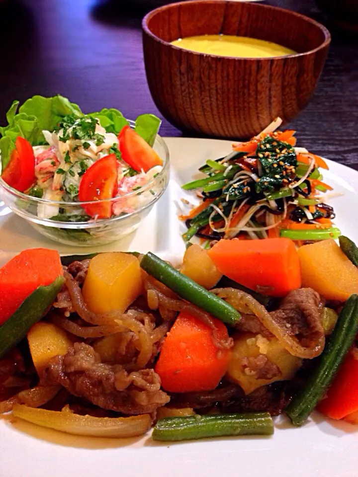 Snapdishの料理写真:⭐️肉じゃが ⭐️小松菜と香味野菜の塩昆布和え ⭐️玉ねぎとカニカマのサラダ ⭐️かぼちゃの豆乳味噌スープ|よっちぃさん