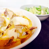 Snapdishの料理写真:すき焼き丼＊アボカドサラダ(*´∇｀*)|スバルさん