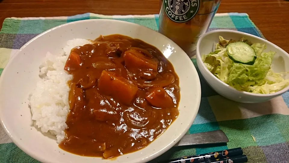 カレーライス。
カレーの匂いは懐かしくて、あたたかい。|tomingさん