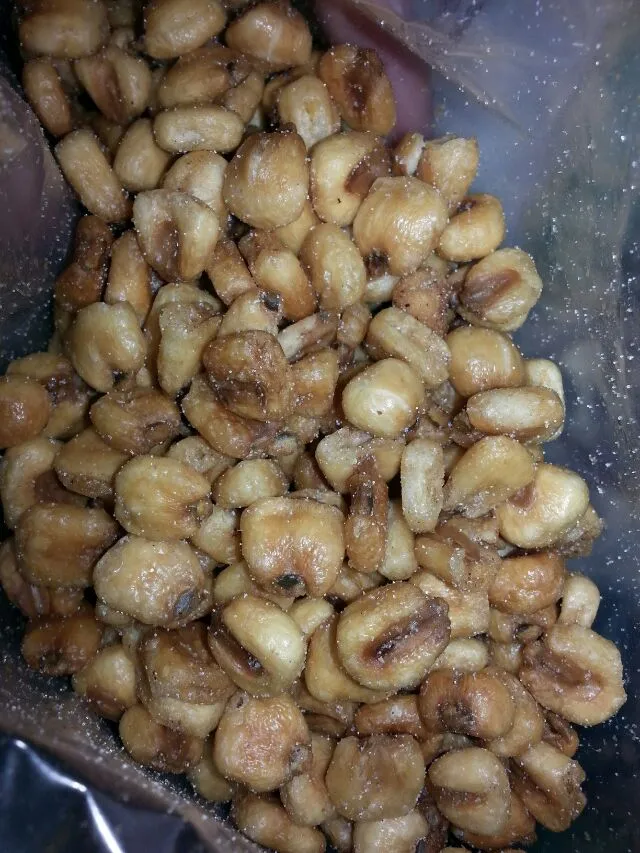 craving something salty and crunchy.  soooooo! !! corn nuts it is.|Polly Gelfusoさん