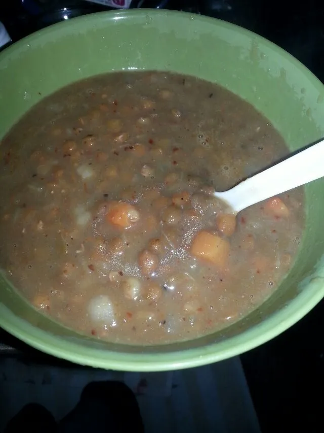 warm spicy lentil soup for a very cold new England day.|Polly Gelfusoさん