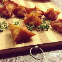 Spicy pumpkin fried wontons. 🎃 かぼちゃのスパイシー揚げ雲呑