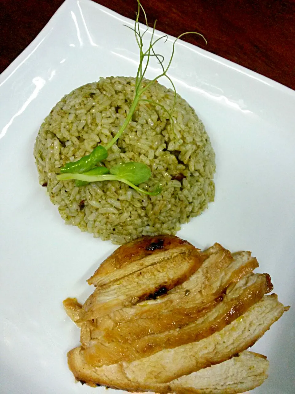 Snapdishの料理写真:Pesto Sauce Fried Rice with Fried Chicken|Jeab Lertさん